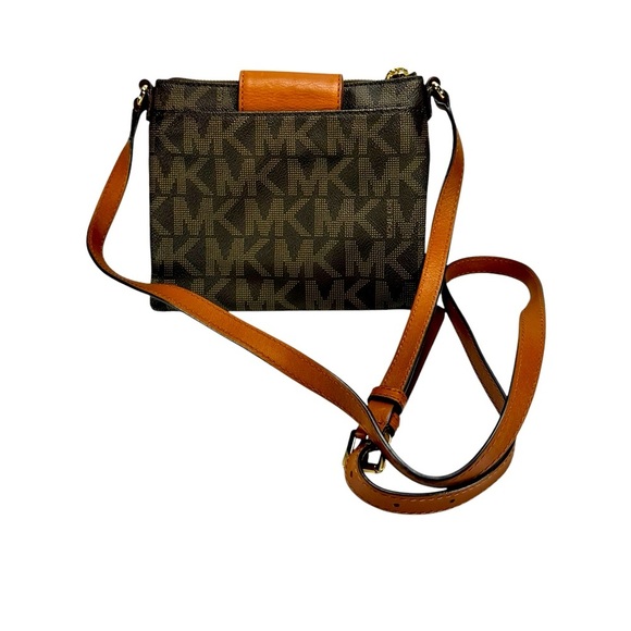 Michael Kors All-In-One Crossbody Bag in Saffiano & Vachetta Leather - Picture 2 of 7